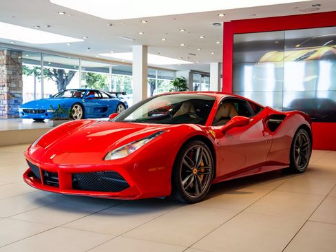 Certified 2017 Ferrari 488 GTB RWD image 4