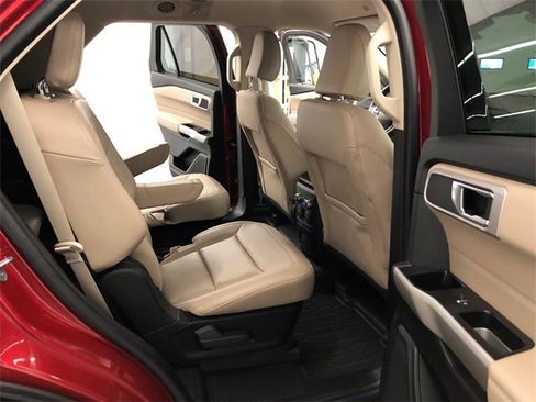 Used 2022 Ford Explorer XLT w/ Equipment Group 202A image 31