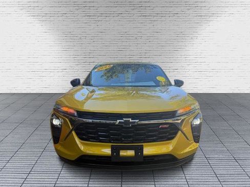 Used 2024 Chevrolet Trax RS w/ Sunroof Package image 4