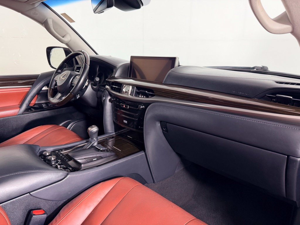 Used 2019 Lexus LX 570 4WD w/ Luxury Package image 29