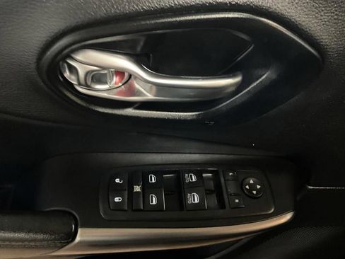 Used 2021 Jeep Cherokee Latitude AWD/4WD image 30