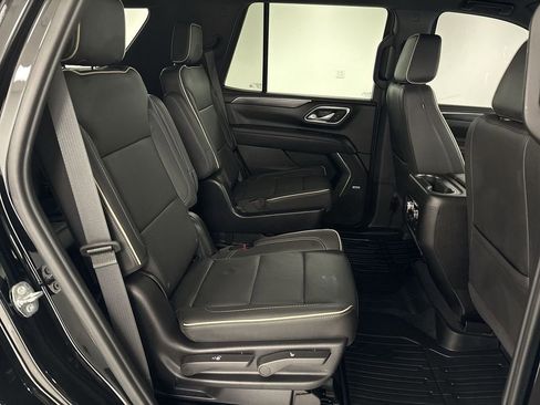 Used 2024 GMC Yukon SLT w/ SLT Luxury Package image 25