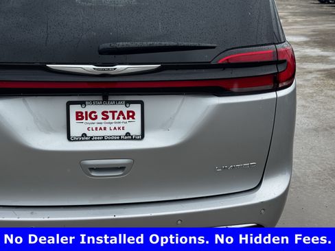 Used 2026 Chrysler Pacifica Limited FWD image 10