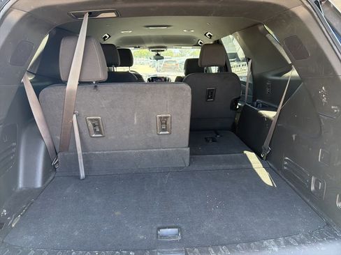 Used 2023 Chevrolet Traverse LT image 10