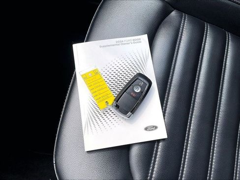 Used 2024 Ford Edge SEL image 11