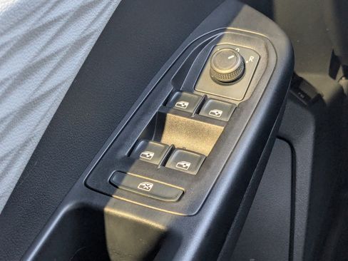 Used 2023 Volkswagen Taos S image 32