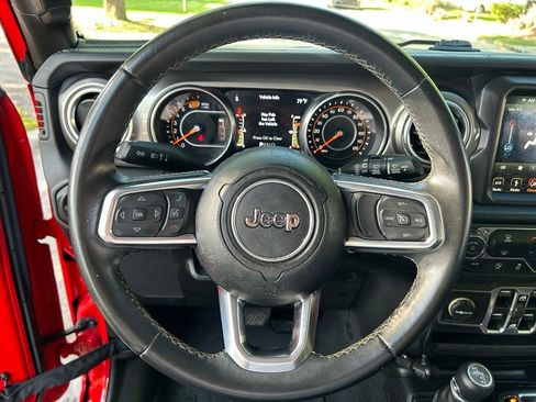 Used 2018 Jeep Wrangler Unlimited Sahara AWD/4WD image 17