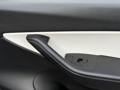 Used 2021 Tesla Model Y Performance image 37