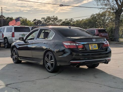 Used 2017 Honda Accord Sport image 2