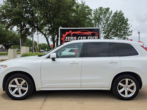 Used 2020 Volvo XC90 T6 Momentum AWD/4WD image 2