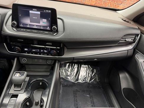 Used 2022 Nissan Rogue SV w/ SV Premium Package image 17