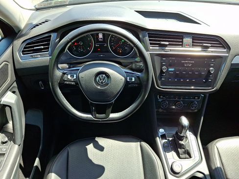 Used 2019 Volkswagen Tiguan SE w/ Panoramic Sunroof Package AWD/4WD image 12