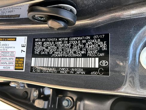 Used 2017 Toyota Prius Prime Advanced FWD image 36