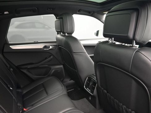 Certified 2026 Porsche Macan AWD/4WD image 7