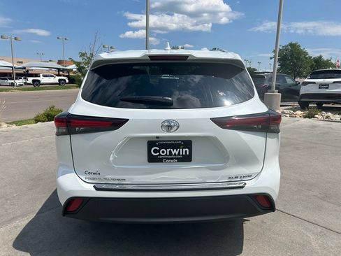 Used 2026 Toyota Highlander AWD image 6