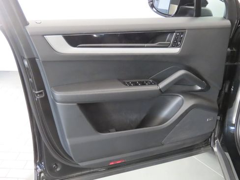 Certified 2024 Porsche Cayenne AWD/4WD image 34