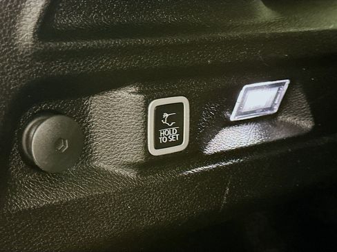 Used 2023 Jeep Grand Cherokee L Limited AWD/4WD image 33