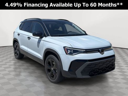 Certified 2025 Volkswagen Taos SE AWD/4WD image 1
