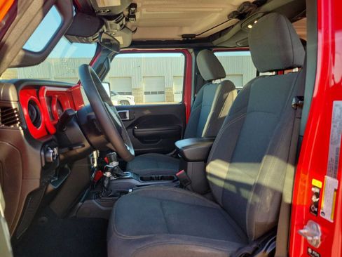 Used 2024 Jeep Gladiator Sport AWD/4WD image 15