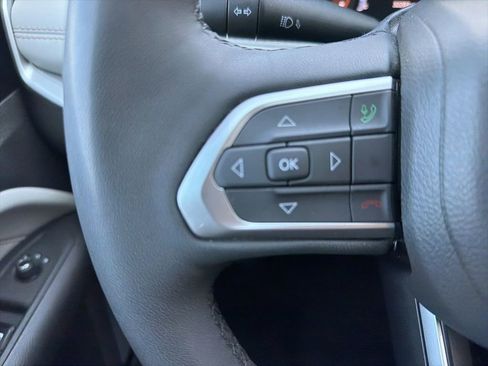 Used 2025 Jeep Compass Limited AWD/4WD image 25