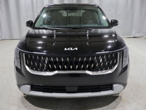 Used 2025 Kia Carnival FWD image 7