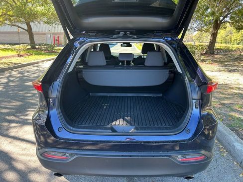 Used 2024 Toyota Venza LE image 10