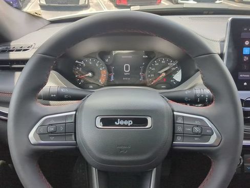 Used 2025 Jeep Compass Trailhawk w/ Trailhawk Convenience Group AWD/4WD image 30