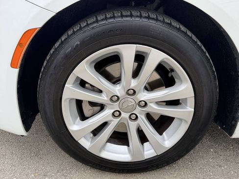 Used 2015 Chrysler 200 Limited w/ Convenience Group image 17