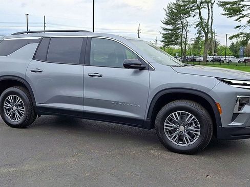 Used 2026 Chevrolet Traverse LT w/ Driver Confidence Package AWD/4WD image 4