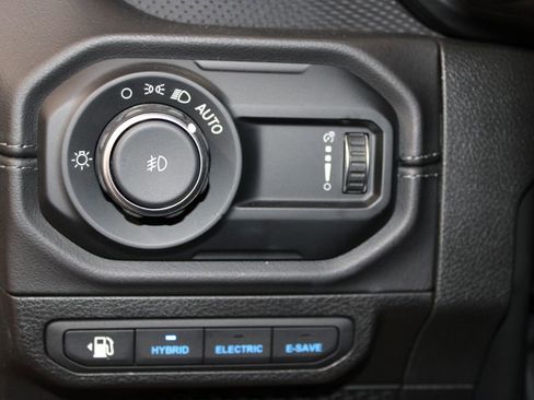 Used 2025 Jeep Wrangler Unlimited Rubicon 4xe w/ Convenience Group AWD/4WD image 33