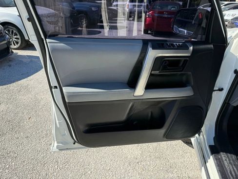 Used 2011 Toyota 4Runner SR5 w/ Convenience Pkg image 16