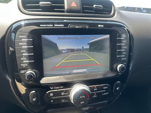 Used 2017 Kia Soul ! w/ Tech Package FWD image 29