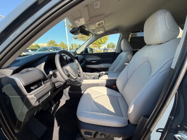 New 2026 Toyota Grand Highlander XLE FWD image 12