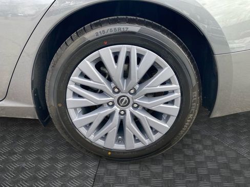 Used 2024 Nissan Altima 2.5 SV FWD image 31