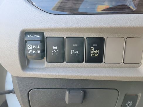 Used 2016 Toyota Sienna XLE w/ XLE Navigation Package image 27