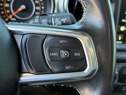 Used 2022 Jeep Wrangler Unlimited Sahara AWD/4WD image 15