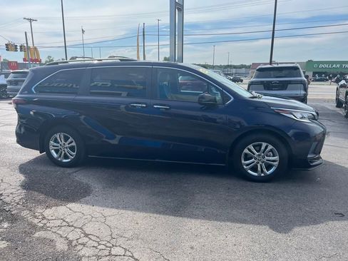 Used 2022 Toyota Sienna XSE image 30