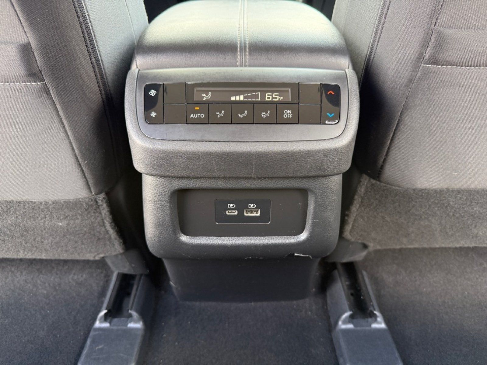 Used 2025 Nissan Pathfinder SV FWD image 22