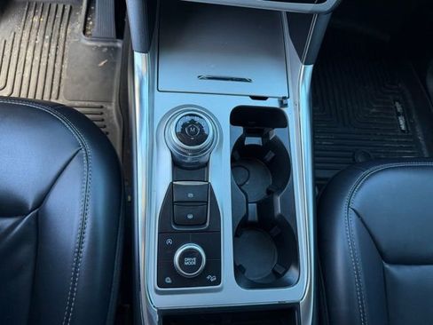 Used 2021 Ford Explorer XLT w/ Equipment Group 202A AWD/4WD image 16