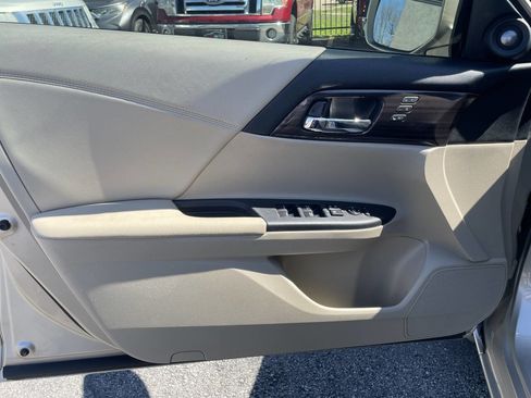 Used 2017 Honda Accord EX-L image 18