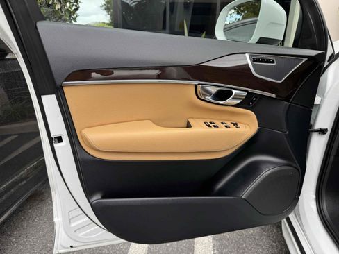 Used 2018 Volvo XC90 T6 Momentum w/ Convenience Package AWD/4WD image 32