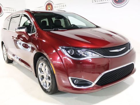 Used 2018 Chrysler Pacifica Limited FWD image 23