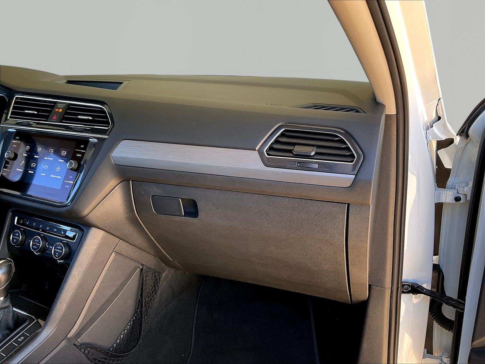 Used 2019 Volkswagen Tiguan SE w/ Panoramic Sunroof Package FWD image 25