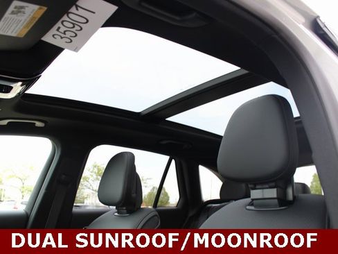 New 2025 Mercedes-Benz GLC 350e 4MATIC image 17