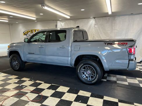 Used 2021 Toyota Tacoma TRD Sport w/ Technology Package AWD/4WD image 7