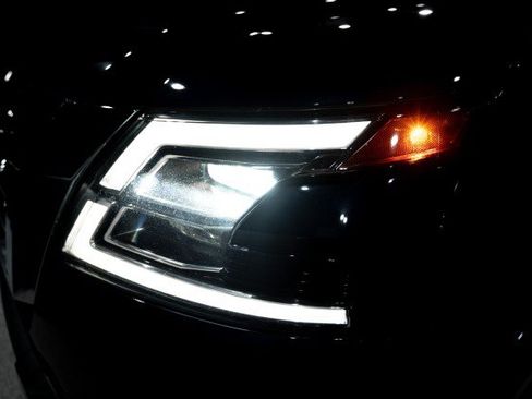 Used 2023 Nissan Armada Platinum w/ Captain's Chairs Package AWD/4WD image 9