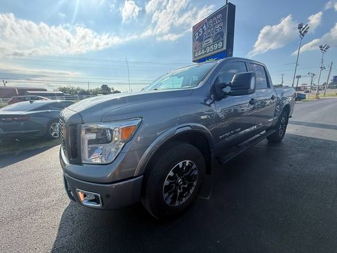 Used 2019 Nissan Titan PRO-4X w/ Pro-4x Convenience Package AWD/4WD image 8