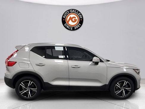 Used 2023 Volvo XC40 B5 Plus AWD/4WD image 2