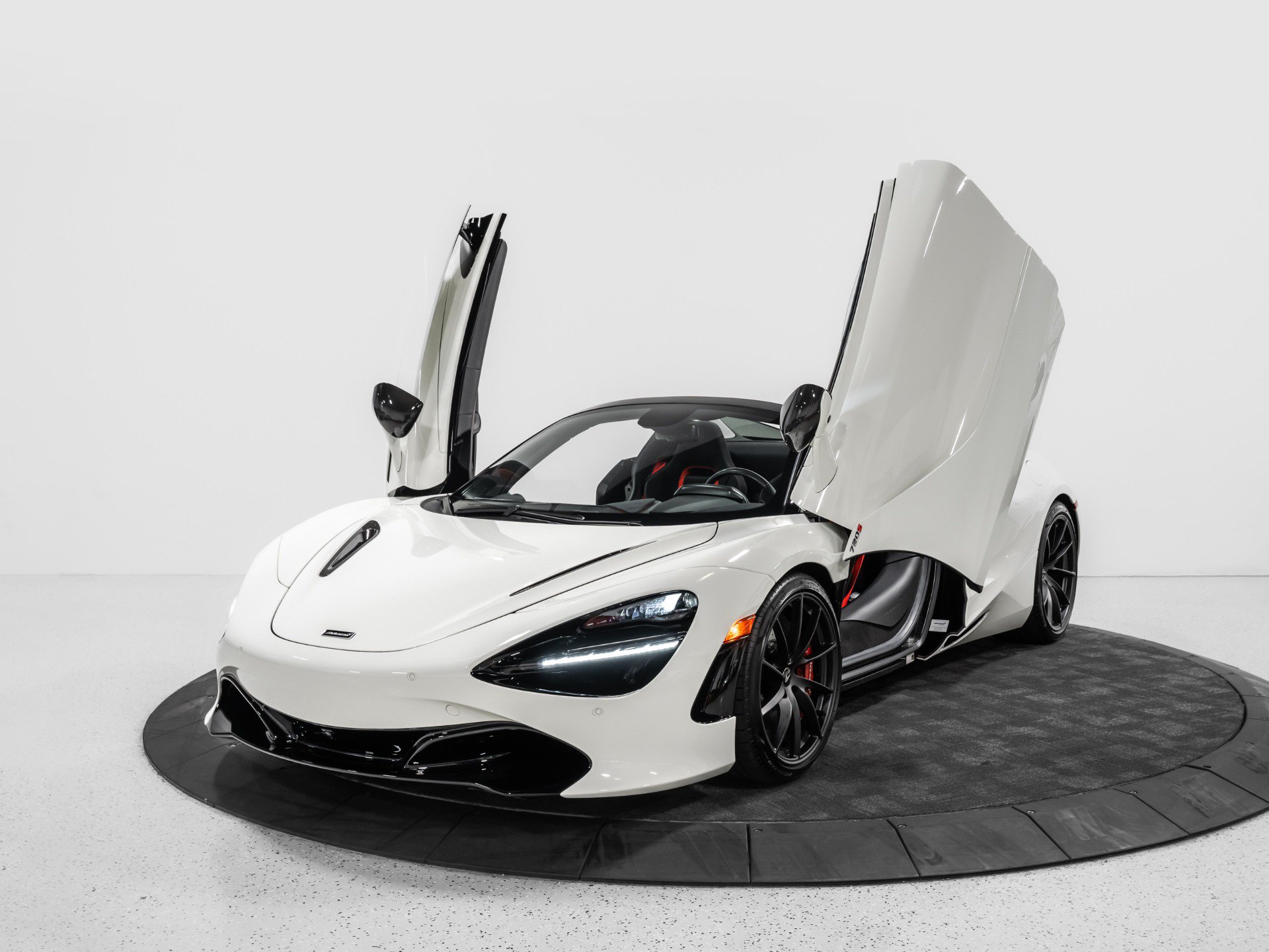 Used 2021 McLaren 720S Performance RWD image 2