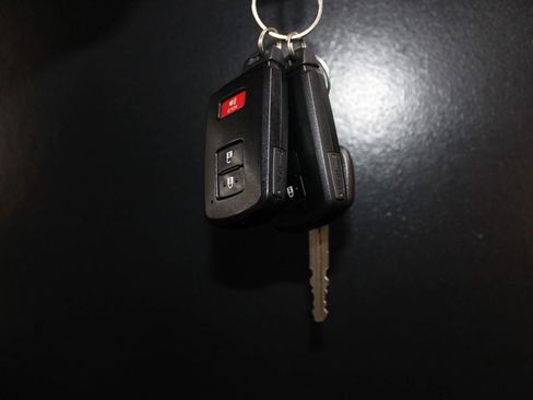 Used 2016 Toyota Tacoma TRD Off-Road image 38